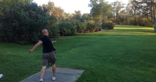 Outdoors: Frisbee disc golfing — time to catch on