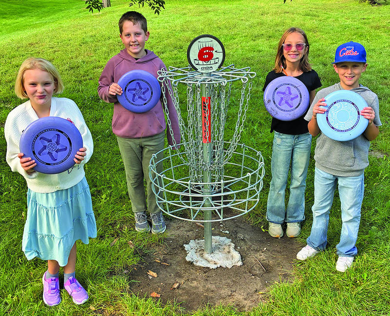 GES students take on local disc golf course thanks to P.E. instructor